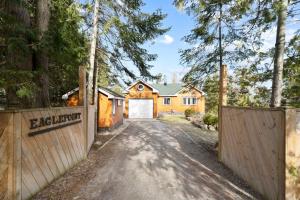 Modern Chic Cottage - Hot Tub, Sauna, Tay Trail