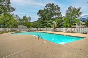 Lincoln Condo with Resort Amenities and Mountain Views