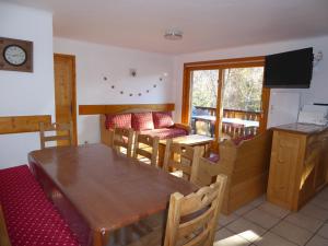 Appartement spacieux avec grande terrasse et parking à Champagny-en-Vanoise - FR-1-464-37