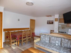 Appartements Appartement Champagny-en-Vanoise, 4 pieces, 8 personnes - FR-1-464-47 : photos des chambres