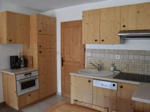 Appartement chaleureux PMR avec terrasse sud, parking, près de Champagny-en-Vanoise - FR-1-464-80
