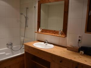 Appartements Charmant 3P PMR avec terrasse sud et parking, proche commerces et telecabine - FR-1-464-80 : photos des chambres