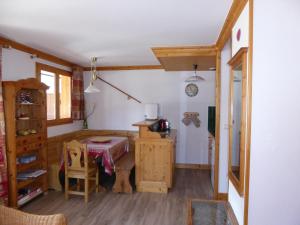 Appartements Appartement Pralognan-la-Vanoise, 2 pieces, 4 personnes - FR-1-464-107 : photos des chambres