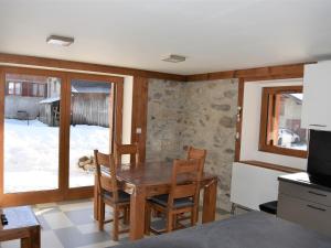 Appartements Charmant T2 avec terrasse, quartier calme, proche commerces et telepherique - FR-1-464-142 : photos des chambres