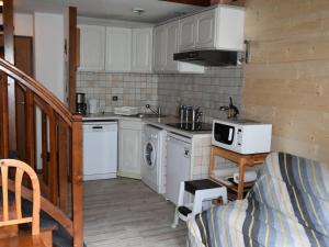 Appartements Charmant appart avec mezzanine, balcon sud, piscine chauffee, proche pistes et centre - FR-1-464-5 : photos des chambres