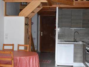 Appartements Appartement Champagny-en-Vanoise, 2 pieces, 4 personnes - FR-1-464-17 : photos des chambres