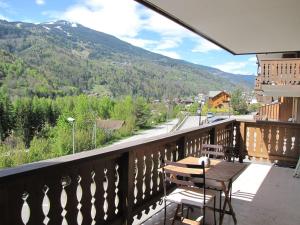 Appartement alpin avec balcon sud, proche Courchevel - FR-1-464-3
