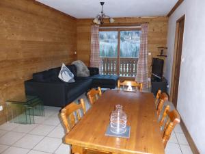 Appartement alpin avec balcon sud, proche Courchevel - FR-1-464-3