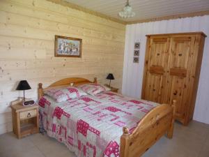 Appartements Charmant Rez-de-Jardin avec Terrasse dans Chalet Haut de Gamme proche Centre et Pistes de Ski - FR-1-464-29 : photos des chambres