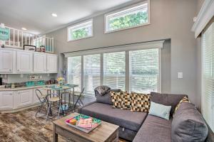 Cozy Broken Bow Getaway with Fire Pit, 5 Mi to Lake!