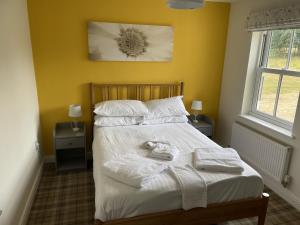Dragonfly Cottage - Part of the The Bay Filey Holiday Village with pool, gym and direct beach access, pub, restaurant, tennis and meadows walks