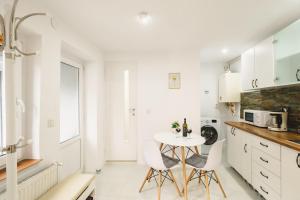 The Transylvanian Apartment - near Bridge ofLies