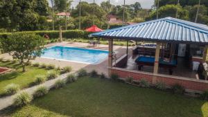 Finca privada para grupos con piscina, jacuzzi y cancha Montenegro Quindío
