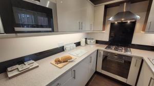 Puddleduck Cottage - Part of the The Bay Filey Holiday Village with pool, gym and direct beach access, pub, restaurant, tennis and meadows walks