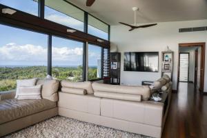 Banyandah + stunning ocean views + sleeps 8