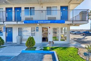 Motel 6-Lancaster, CA