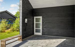 Stunning Home In Aakirkeby With Wifi