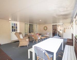 Palm Beach House - sleeps 12 - spacious