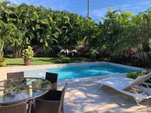 Private bedroom & den suite with shared pool & tropical garden
