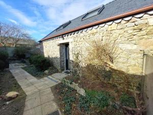 Maisons de vacances Charming granite stone cottage between land and sea, in St Pol de Leon : photos des chambres