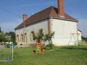 Maison de Ferme Rénovée avec SPA, Salle de Jeux et Activités pour Enfants - FR-1-489-28 - Tronget