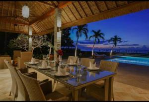 Beachfront Private VILLA & POOL