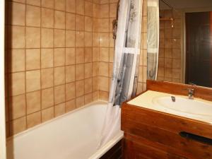 Grand studio rénové pour 4 personnes au centre de la station avec accès direct aux pistes - FR-1-322-518