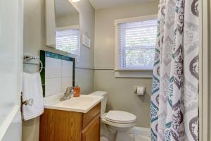 Rare- Downtown 2 bedroom! Family friendly!