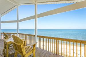 Nirvana Beach House with Sauna & Hottub