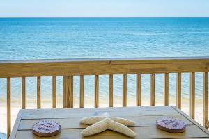 Nirvana Beach House with Sauna & Hottub