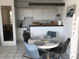 Appartements Appartement Perros-Guirec, 2 pieces, 4 personnes - FR-1-368-293 : photos des chambres