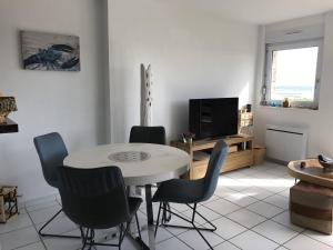 Appartements Appartement Perros-Guirec, 2 pieces, 4 personnes - FR-1-368-293 : photos des chambres