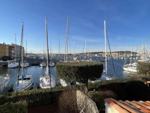 Studio cabine avec piscine, parking, lave-linge, quartier calme à Cap dAgde - FR-1-702-39