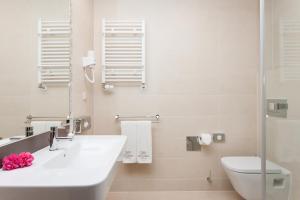 Comfort Suite room in Hotel Lambert Medical Spa