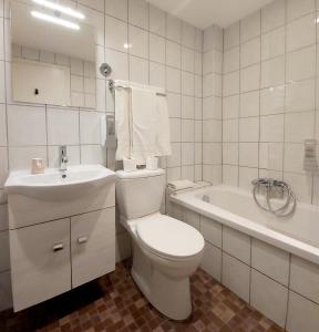 Hotels The Originals City, Hotel Colmar Gare : photos des chambres