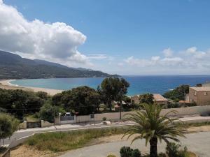 F2, climatisé, vue mer, 100 m de la plage