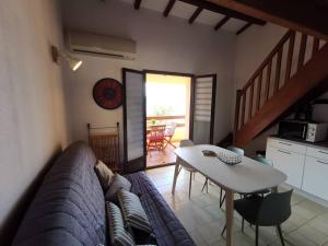 Appartements F2, climatise, vue mer, 100 m de la plage : photos des chambres