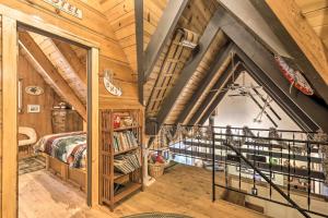 8 Mi to Heavenly Mtn Resort! Hot Tub Hideaway