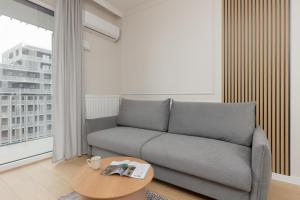 Wola Spacious Flat with Air Conditioning & Balcony by Renters