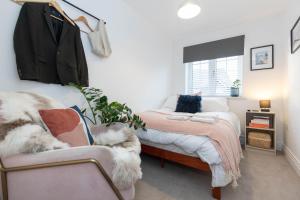 Sleeps 8, off-road parking for 3 cars, pet friendly, welcome hamper