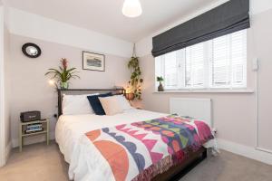 Sleeps 8, off-road parking for 3 cars, pet friendly, welcome hamper