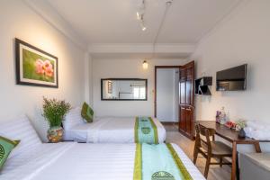 Charming Riverside Hotel