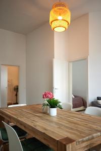 Beautiful Restored - Close To Metro - II