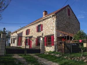 Maisons de vacances Serene cottage in Saint-Maurice-pres-Pionsat with pool : photos des chambres