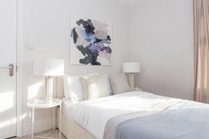 Newly renovated large 45 bedroom Victorian terrace house with garden.