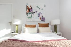 Newly renovated large 45 bedroom Victorian terrace house with garden.