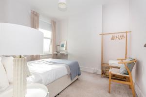 Newly renovated large 45 bedroom Victorian terrace house with garden.