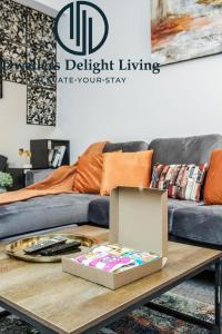 Dwellers Delight Living Ltd Serviced Accommodation Fabulous House 3 Bedroom, Hainault Prime Location ,Greater London with Parking & Wifi, 2 bathroom, Garden
