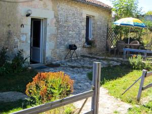 Maisons de vacances Maison de 2 chambres avec jardin clos et wifi a Saint Jean de Sauves : photos des chambres