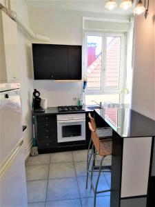 Appartements Appart'hotel le Halles - CROISEE DES PARCS - Center Parc & Sainte-Croix a 20 min - Wifi, parking gratuit, centre-ville, GARE a 500m, Facture sur demande : photos des chambres